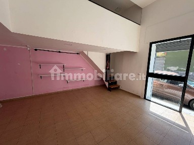 Attività commerciale in Affitto
