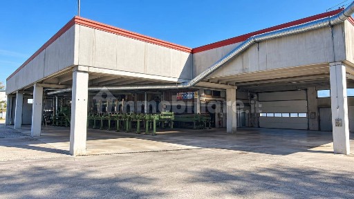 Capannone in Affitto
