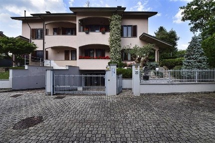 Villa a schiera via Cristoforo Colombo 21/4, Centro, Bernareggio