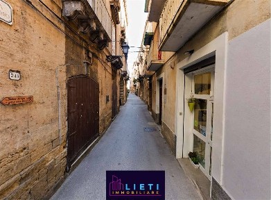Taranto, Isola - Città Vecchia, Via Duomo, 228