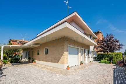 Villa bifamiliare, ottimo stato, 280 m², Remesina - Pezzana, Carpi