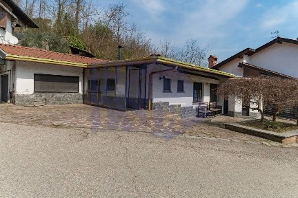 Locale commerciale in Vendita