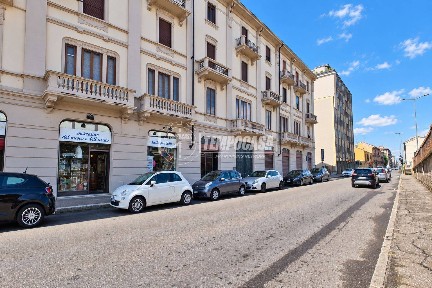 Locale commerciale in Vendita