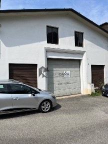 Capannone in Affitto