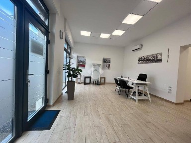 Locale commerciale in Affitto