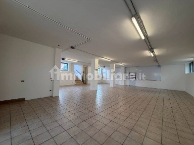 Locale commerciale in Affitto