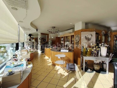 Locale commerciale in Affitto