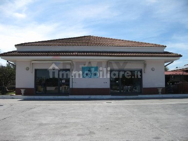 Locale commerciale in Affitto