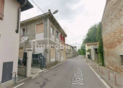 Torlino Vimercati, Via Cascine, 33