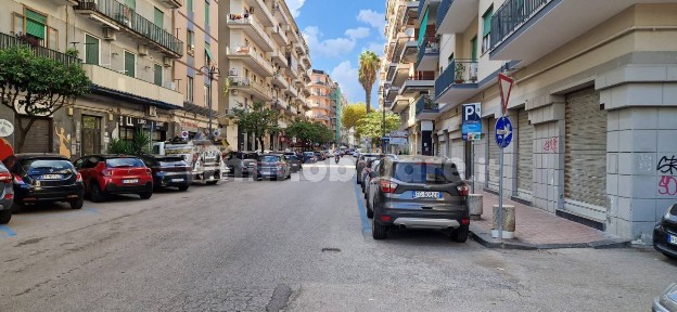 Locale commerciale in Affitto