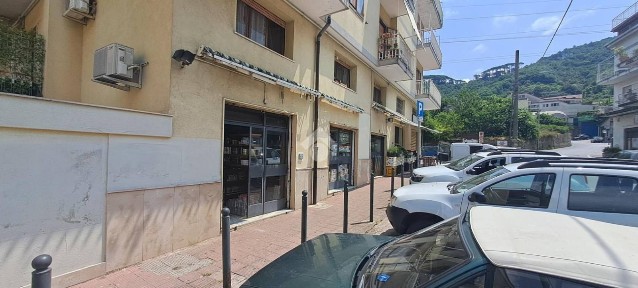 Locale commerciale in Affitto