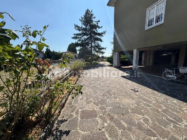 Appartamento buono stato, primo piano, Centro, Pandino