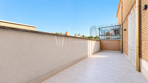 Attico da ristrutturare, 765 m², Spagna, Roma