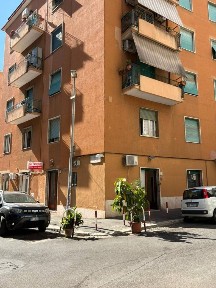 Locale commerciale in Vendita