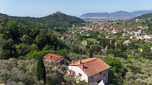 Villa unifamiliare, ottimo stato, 246 m², Casano Dogana Isola, Luni