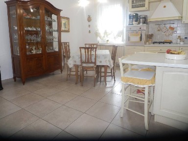 Appartamento in villa via Bonifacio del Vasto 4, Villetta, Valloria, Savona
