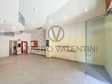 Locale commerciale in Vendita