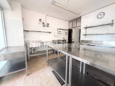 Locale commerciale in Vendita