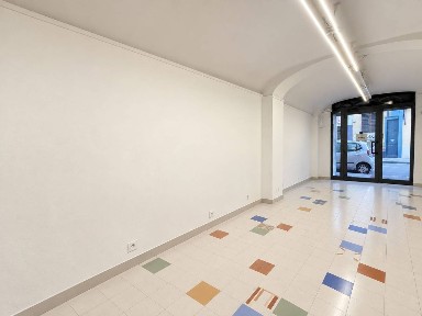 Locale commerciale in Vendita
