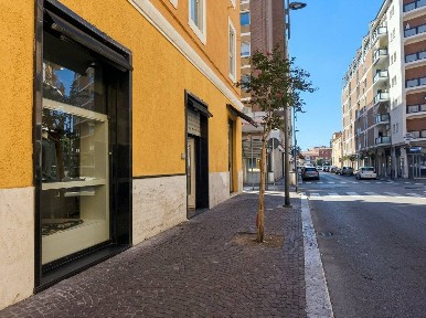 Locale commerciale in Affitto