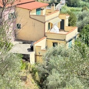 Villa a schiera 5 locali, buono stato, Centro, Casarza Ligure