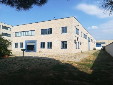 Capannone in Affitto