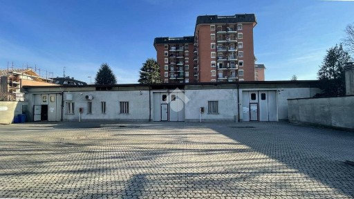 Capannone in Affitto