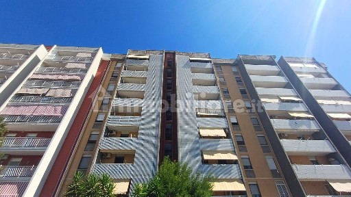 Trilocale via Raffaele Perrone 12, Loseto, Bari