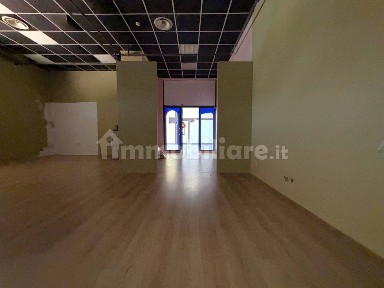 Locale commerciale in Affitto