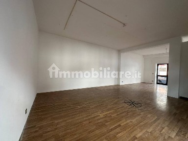 Locale commerciale in Affitto