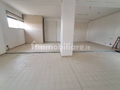 Locale commerciale in Affitto
