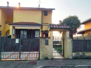 Villetta a schiera all'asta via Berlinguer, 16, Torrevecchia Pia