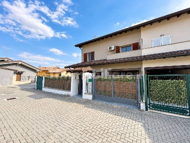Villa a schiera via Nicorvo, Robbio