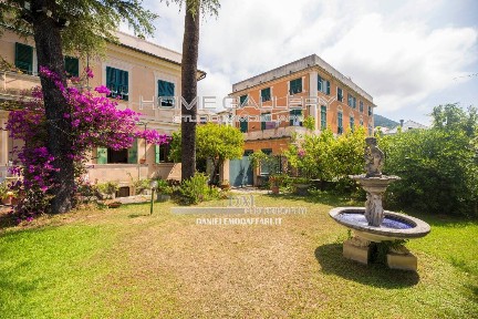Appartamento in villa viale Quartara, Quarto, Genova