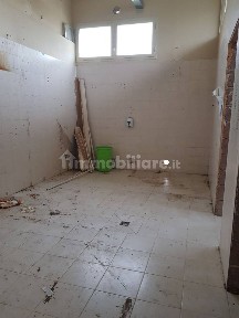 Capannone in Affitto