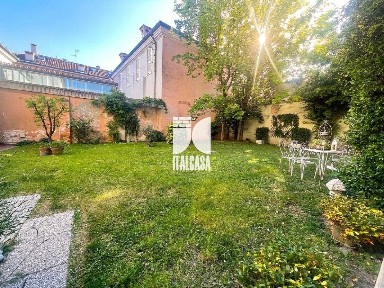 Trilocale via dell'Arco, Centro, Mantova