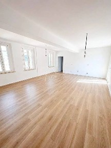 Quadrilocale nuovo, primo piano, Centro, Mantova