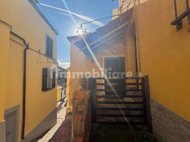 Villa a schiera via Partigiani, Roncagli, Diano San Pietro