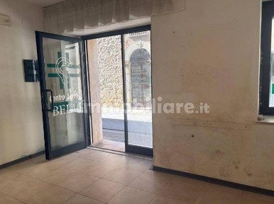 Locale commerciale in Affitto