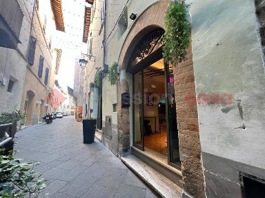 Locale commerciale in Affitto