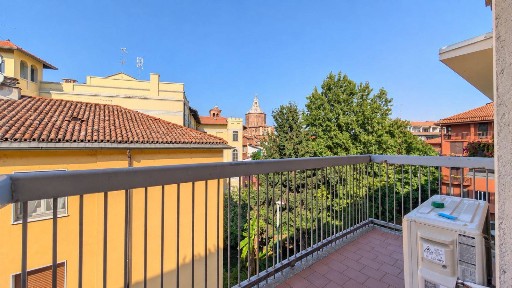 Trilocale via Achille Bizzoni 3, Centro Storico, Pavia