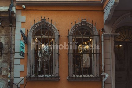 Negozio all'asta, Avellino