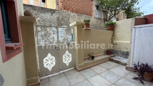 Cagliari, Is Mirrionis, Via Montello, 21