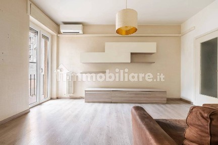 Bilocale largo Domodossola, 2, Sempione, Milano