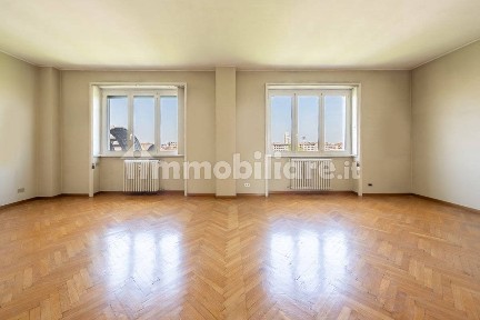 Milano, Centrale, Via Ferrante Aporti, 14