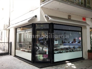 Locale commerciale in Affitto