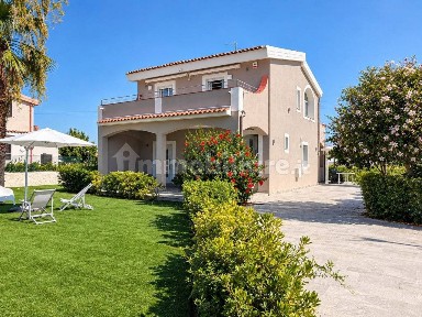 Appartamento in villa via del Luccio, Ognina, Siracusa
