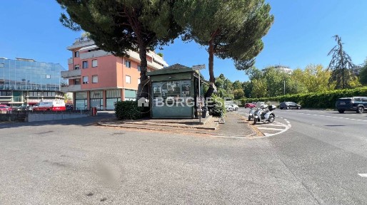 Locale commerciale in Vendita