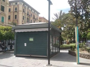 Locale commerciale in Vendita