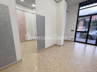 Locale commerciale in Vendita